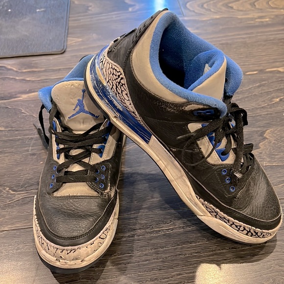 AIR JORDAN RETRO(BLACK/SPORT BLUE-WOLF GREY) with many signs of wear